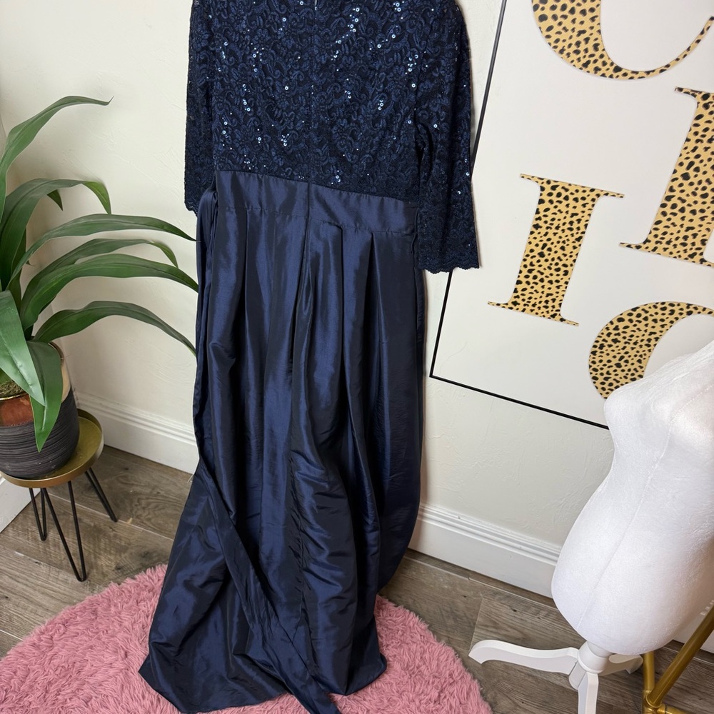 Jessica Howard Navy Lace Sequin Top Formal Gown – Size 10 - Picture 4 of 4